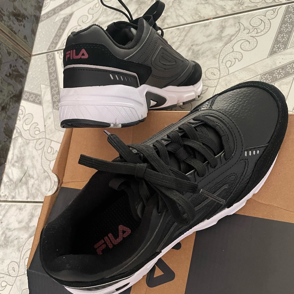 Fila Black and White    tenis  Shoes for Women Sneakers size 9 New